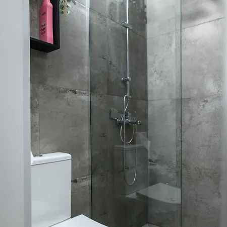 Apartment Bright 2br By Pedieos Park, Near Old Town