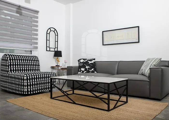 Bright 2br By Pedieos Park, Near Old Town *