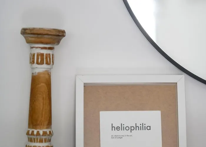 Bright 2br By Pedieos Park, Near Old Town Apartment