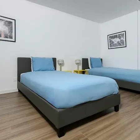 Bright 2br By Pedieos Park, Near Old Town Appartement